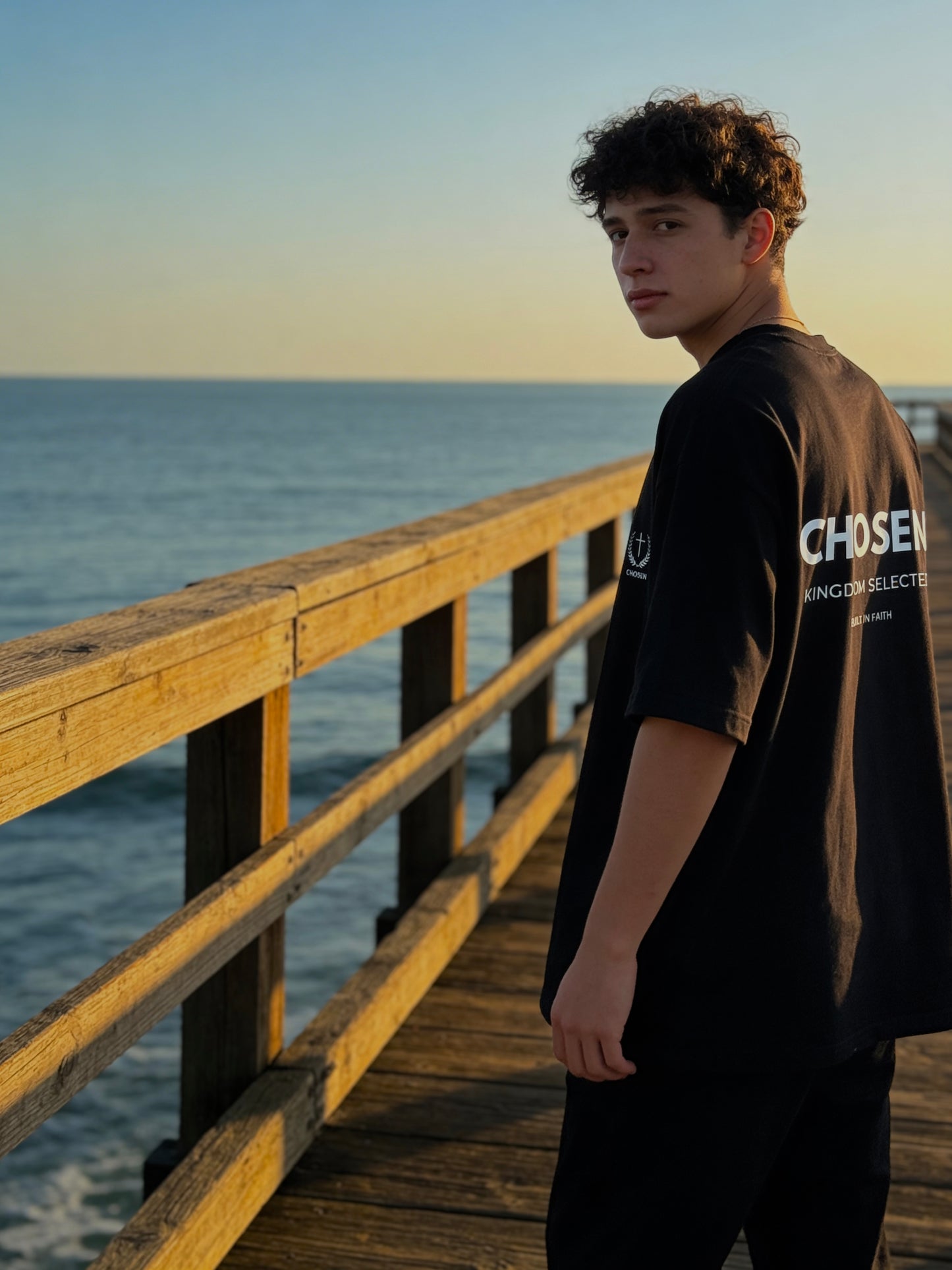CHOSEN -  Polera negra Oversize
